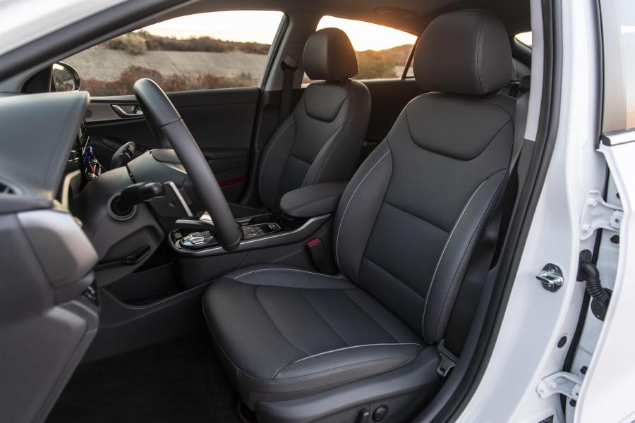 Интерьер Hyundai IONIQ electric (AE) 2019 года  (NA) (фото 32 из 40)